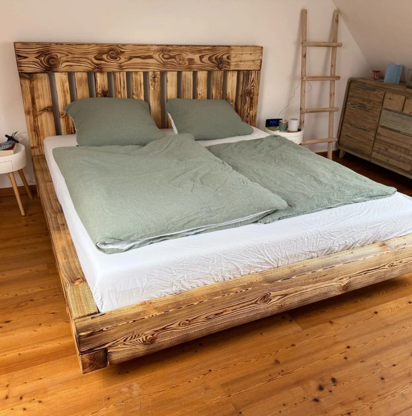 Bett - massives Fichtenholz